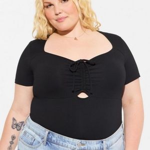 🔹Foxy Keyhole Sweetheart Tie Top